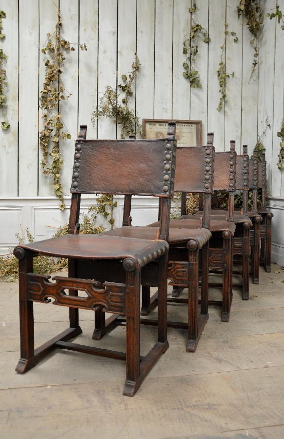 serie de 6 chaises en cuir et chene de style espagnol FAE569