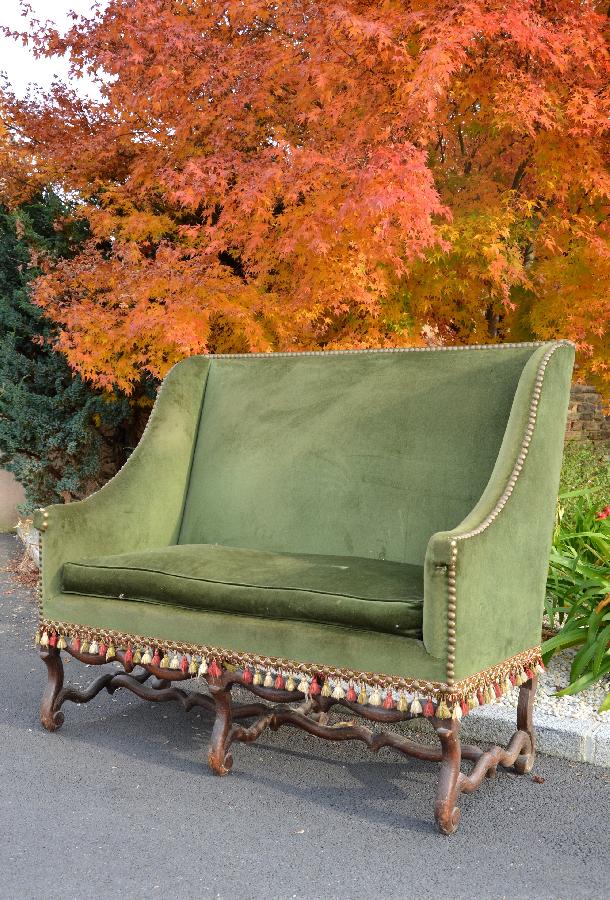 canape en chene et tissu vert de style louis xiii FAE386