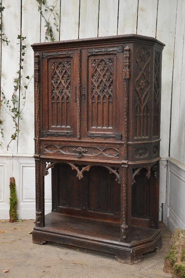gothique oak cabinet FAE557