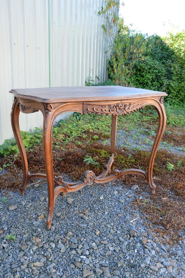 walnut table louis 15 style FAE589