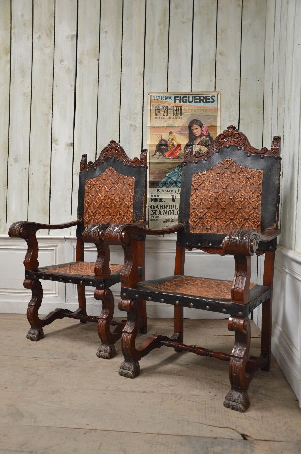 pair of armchairs spanish renaissance style FAE359